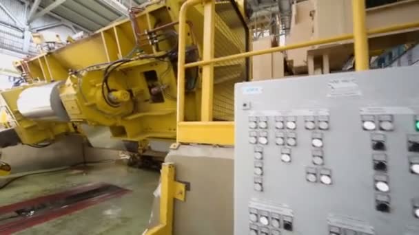Alüminyum levha rulo özel makine üzerinde — Stok video