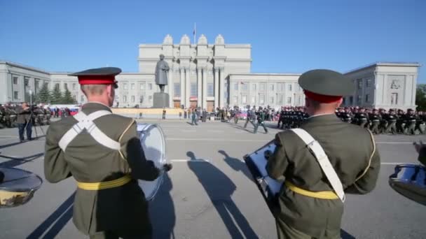 Drummers of military orchestra perform — Stock Video