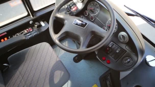 Siège conducteur et roue de bus — Video