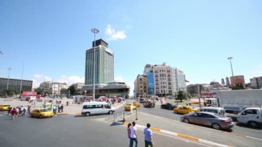 Yüksek bina yakın Taksim Meydanı istasyonu