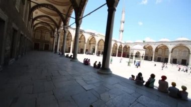 Turistler Sultanahmet Camii önünde
