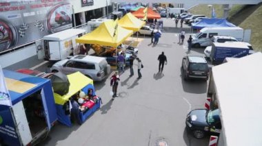 Seyirci ve gazeteciler race takımlar izle