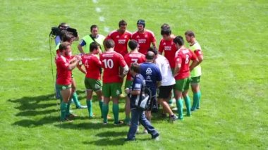 Oyuncular için strateji açıklayan Koç