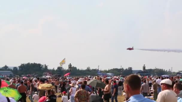 Dvě červené T-1 Hawk letadla — Stock video