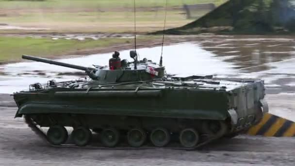 Veicolo da combattimento di fanteria tracciato BMP-3 — Video Stock