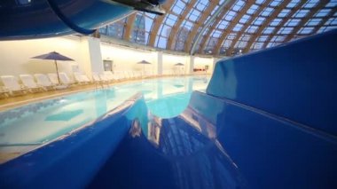 Mavi su kaydırağı, su parkı Caribia