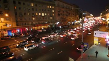 Patika ve cityscape insanlar yürür ait