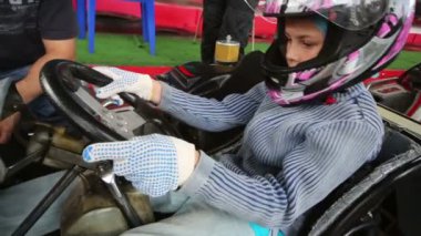 Çocuk kart başlatmak hazırlanıyor