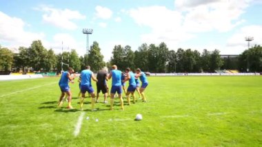 Rugby sahasında eğitim erkek grup