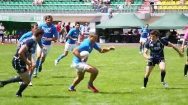 Rugby yeşil sahada güçlü oyuncular