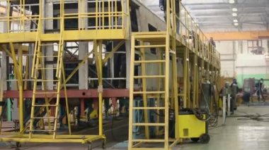 İşçiler antrenörler Mytishchi Fabrikası'nda kaynak