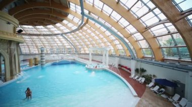 Havuz su parkında Caribia