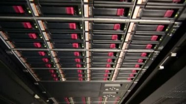 Veri sunucu raf ile sert götürmek