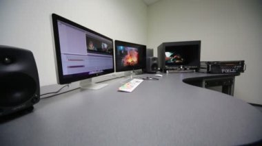 Tablo monitör ekipman odası ile