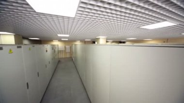 Birden fazla satır ile ekipman rafları