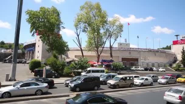 Inonu Stadium e strada a Istanbul, Turchia — Video Stock