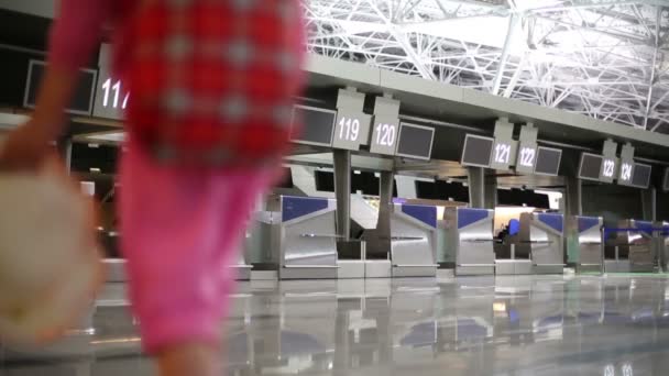 Girl in airport terminal — Stock Video