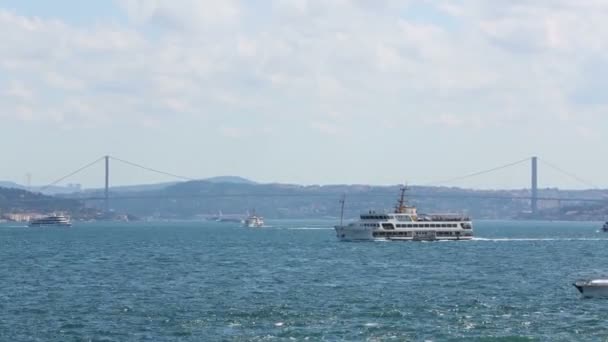 Pont Ataturk et navires le jour — Video