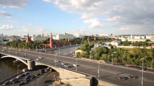 Voitures sur Big Stone Bridge — Video