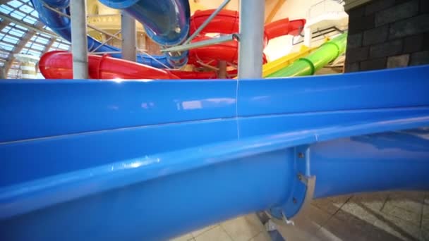 Water slides at indoor water park — Stock Video