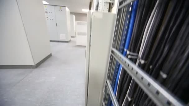 Servidores de equipamentos em data center — Vídeo de Stock