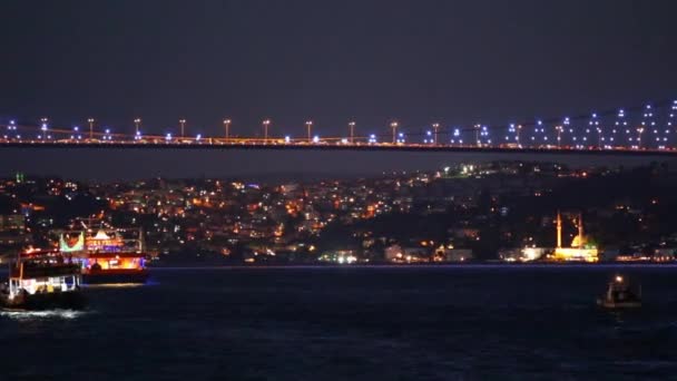 Ataturk brug bij nacht in Istanbul — Stockvideo