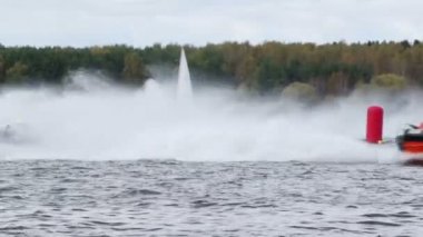 Güç tekne şamandıra açmak