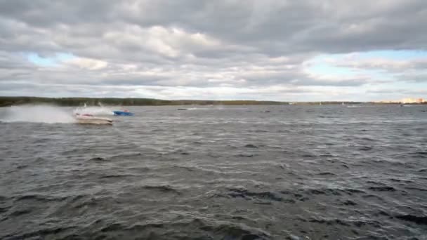 Мощные катера на гонке Powerboat — стоковое видео