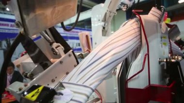 İş makine için otomatik olarak gömlek Ütü