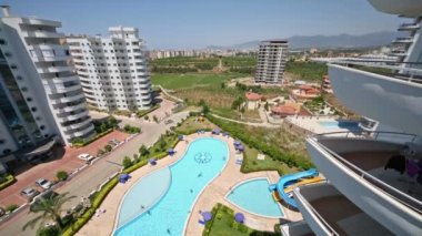 Çok katlı otel Balkonlu