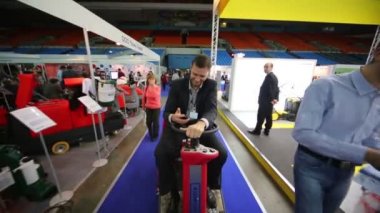 Adam Temizlik makineleri sunar