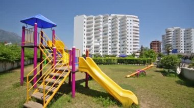 Sarmal slayt ve otel swings Bahçesi