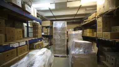 Karton kutular ile büyük depo