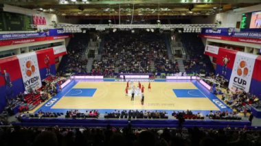 Oyuncular selamlar turnuvada her diğer