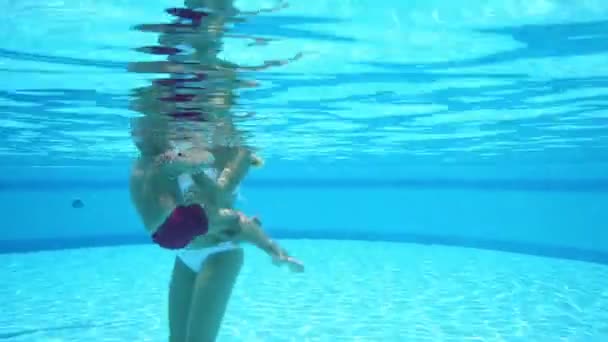 Mother with son have fun in pool — Stock Video