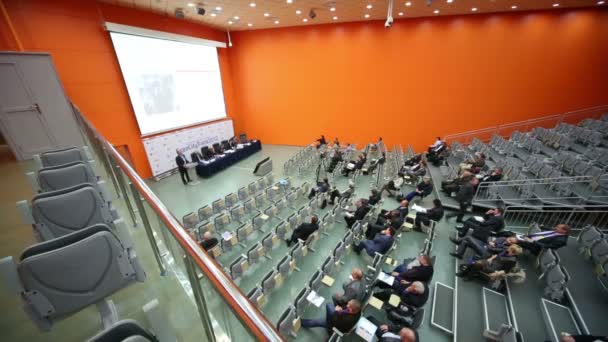 Audiencia y oradores en el Segundo Congreso Euroasiático — Vídeos de Stock