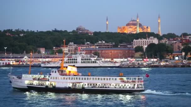 イスタンブールでのセーリング ボート — ストック動画