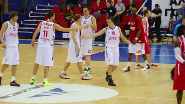 Saludos a los jugadores Olympiakos y Lokomotiv-Kuban — Vídeo de stock