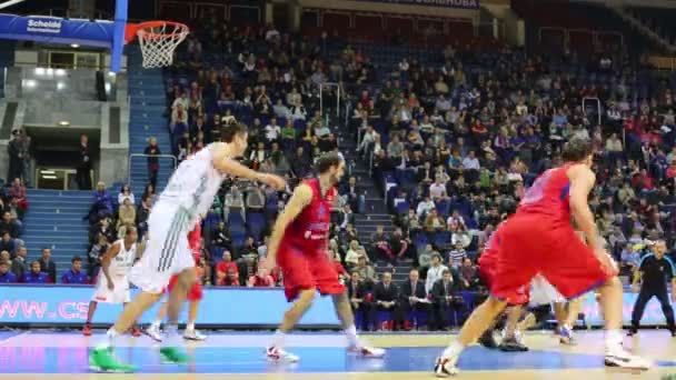 Equipos Olympiakos y Lokomotiv-Kuban juegan — Vídeo de stock