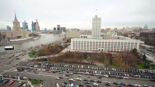 Paisaje urbano con Hotel Ucrania, Moscú — Vídeos de Stock