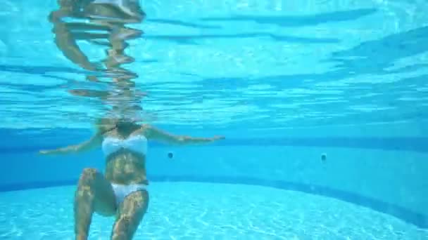 Mother with son swim under water — Stock Video