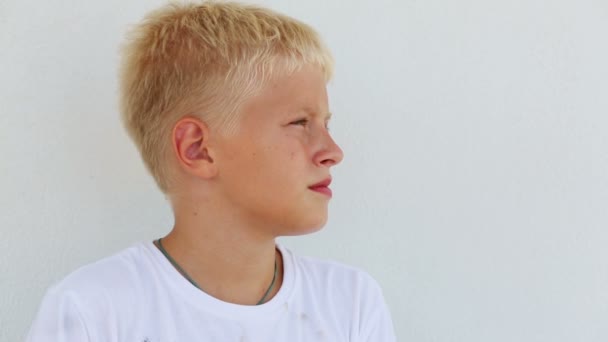 Young boy with blond hair — Stock Video