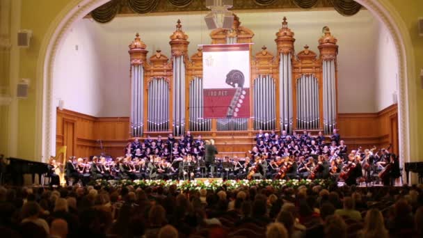 Orchester spielt im Moskauer Tschaikowsky-Konservatorium — Stockvideo