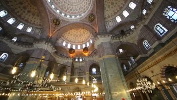 Great dome in old New Mosque — Stock Video