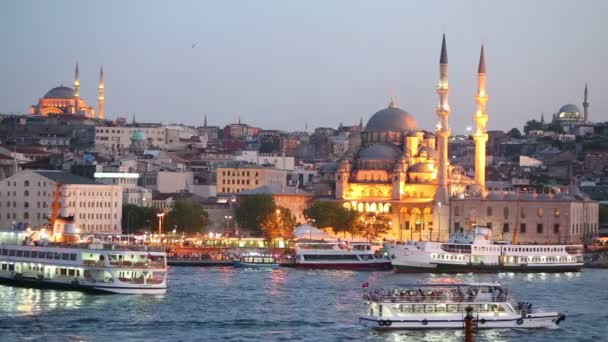 Navios à vela em Istambul, Turquia — Vídeo de Stock
