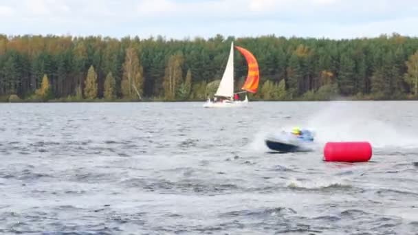 Fast turn of power boat — Stock Video