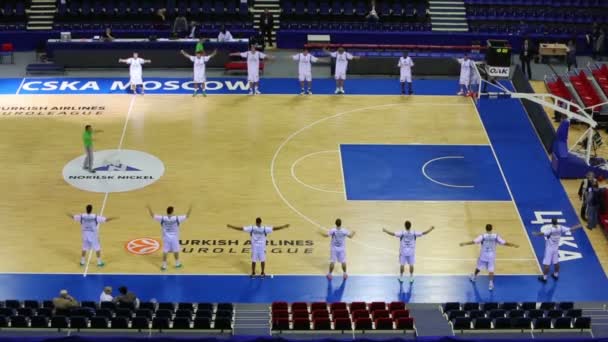 Team doing exercises before play basketball — Stock Video