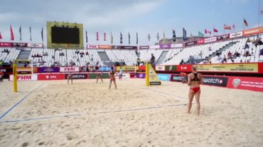 Kadın hizmet plaj voleybol maçı