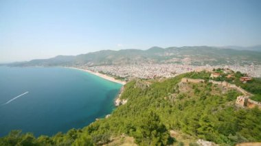 Şehir, plaj ve deniz görüntülemek