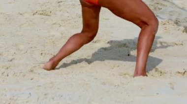Bacaklar sporcumuz çalış plaj voleybolu